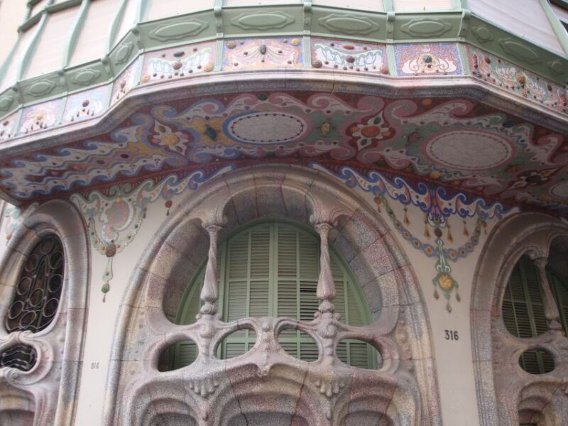 Barcelona: Art Nouveau & Gaudí Tour - Exploring the Architecture of Eixample