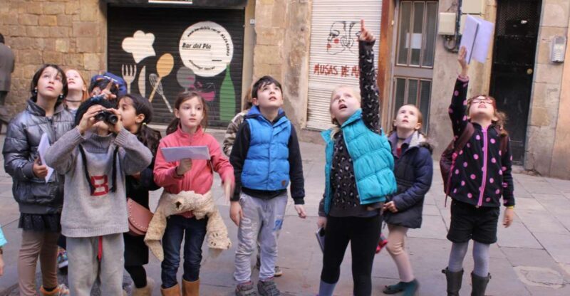 Barcelona: Barrio Gótico Dragon Tour for Families - Key Points