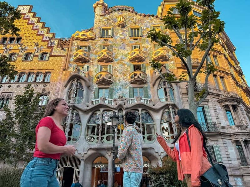 Barcelona Before the Crowds: Sunrise Bike Tour - Key Points
