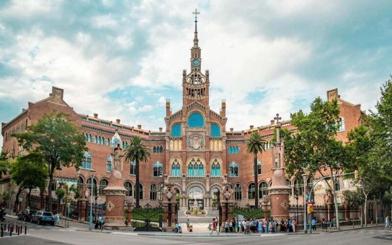 Barcelona Beyond Gaudí: Modernism, Rooftops, and Hidden Gems - Who Will Love This Tour?