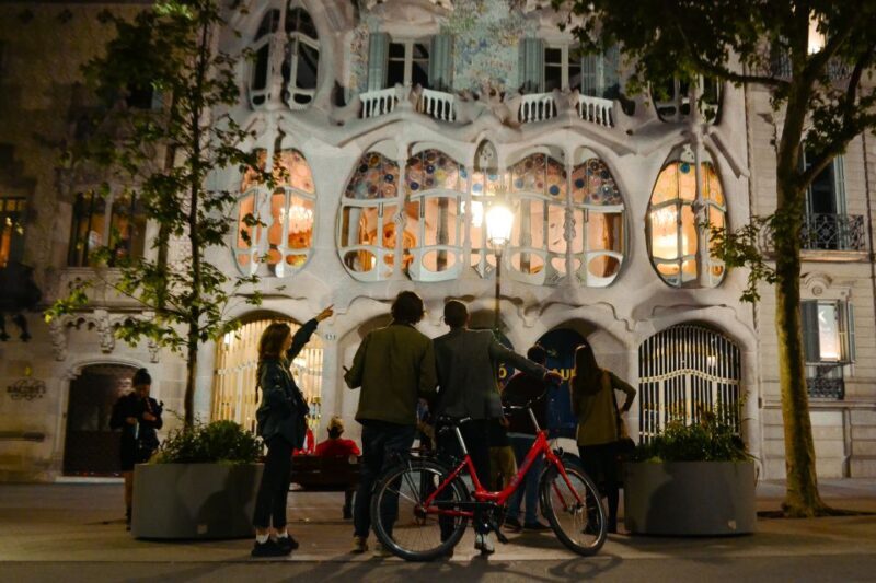 Barcelona Bike Tour by Night with Cava - Who Will Love This Tour?