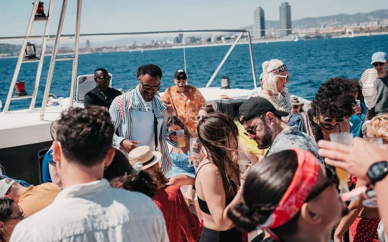 Barcelona: Brunch Boat Party with Drinks and DJ - FAQs
