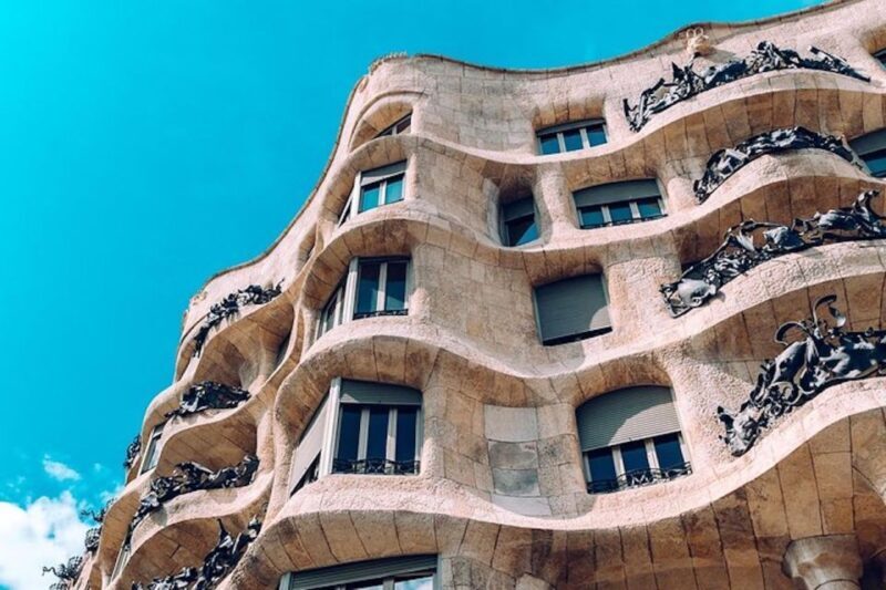 Barcelona: Casa Batlló, La Pedrera, & Chocolate Tasting Tour - Exploring the Tour: A Detailed Breakdown