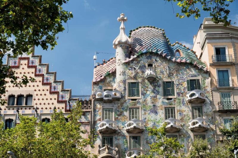 Barcelona: Catalan Modernism Architecture Walking Tour - Exploring Barcelona’s Architectural Residences