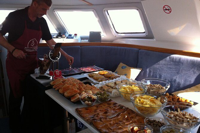 Barcelona Catamaran Private Experience from 13 to 16 Passengers - Key Points