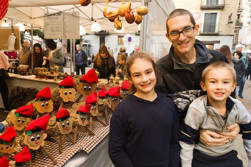 Barcelona: Churros, Hot Chocolate, and Games Family Tour - Key Points
