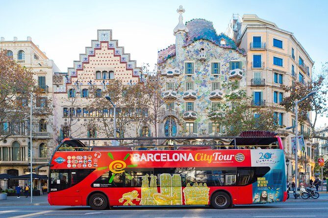 Barcelona City Tour Hop-On Hop-Off and Aquarium - Key Points