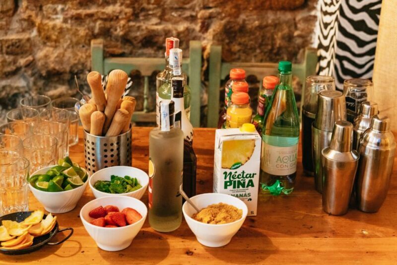 Barcelona: Cocktail Master Class by Mixologist with Tapas - FAQ