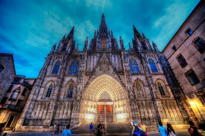 Barcelona: Electric scooter tour Gaudi and Gothic route - Key Points