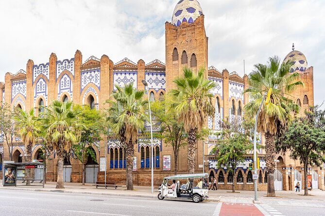 Barcelona Expert Tour in Eco Tuk Tuk Private - Key Points