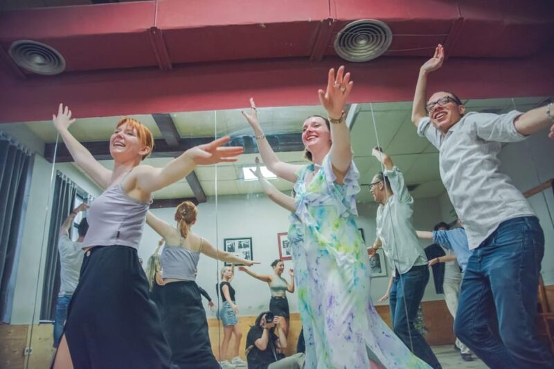 Barcelona: Flamenco Class Experience - Discovering the Flamenco Class Experience in Barcelona
