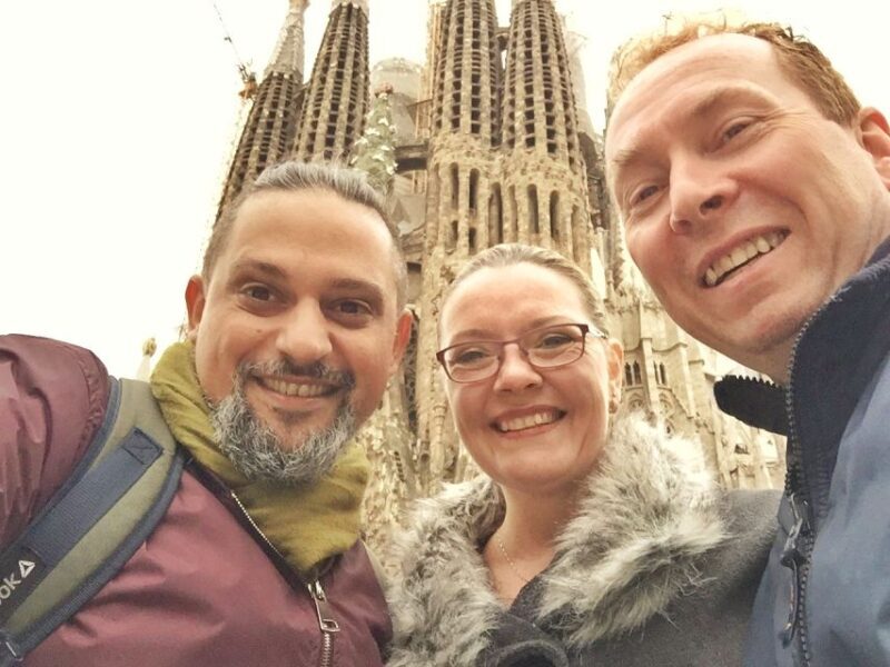 Barcelona: Foodie Walking Tour with Sagrada Familia Tickets - A Closer Look at the Tour Experience