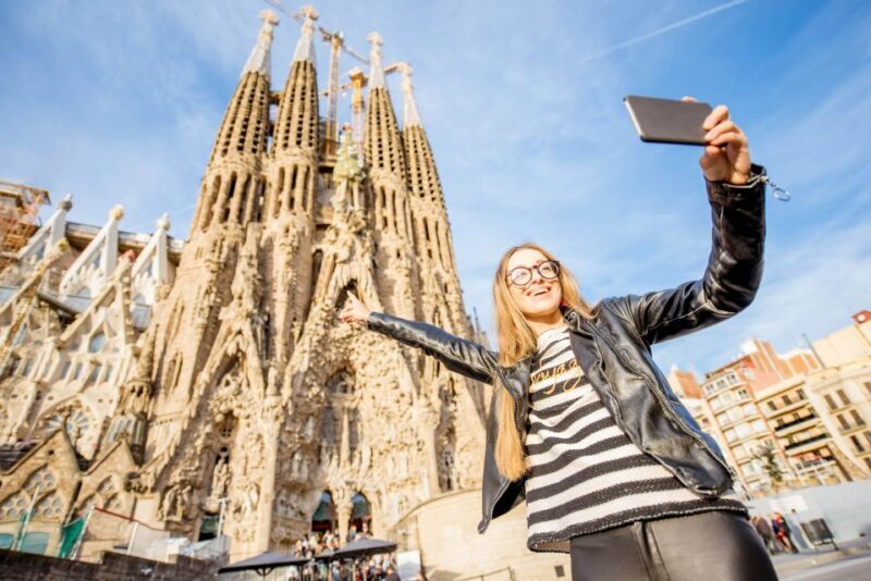Barcelona: Foodie Walking Tour with Sagrada Familia Tickets - Frequently Asked Questions