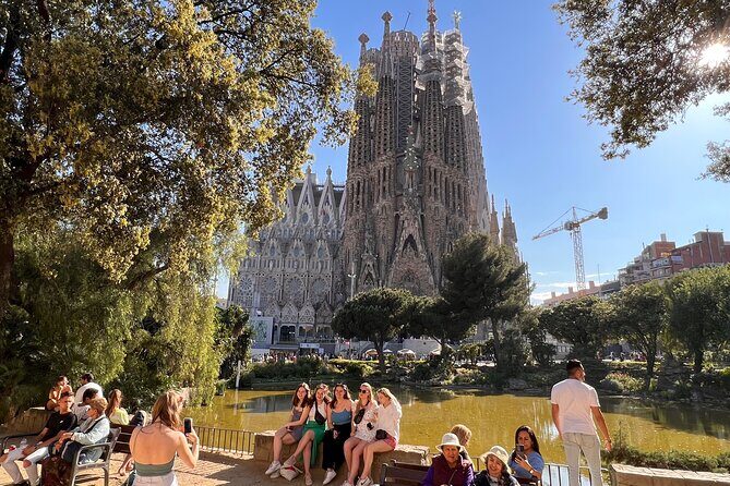 Barcelona Full Day: Sagrada Familia and the 3 Gaudí Houses - Key Points