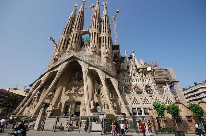 Barcelona Full-Day Sightseeing Private Tour - Key Points