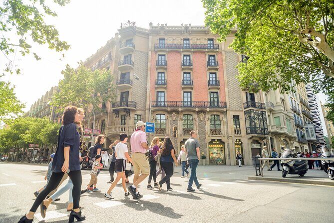 Barcelona Gaudi and Sagrada Familia Tour - FAQ