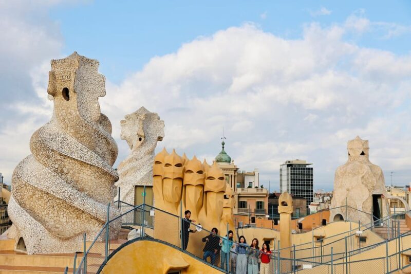 Barcelona: Gaudí Houses & Sagrada Familia Tour - Key Points