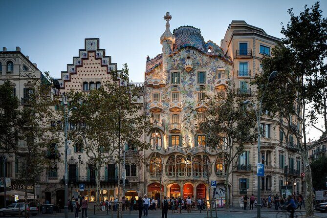 Barcelona: Gaudí, Tapa, Drink & Hidden Architectural Gems - Why This Tour Offers Great Value