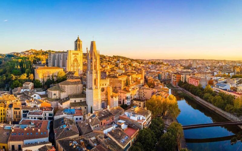 Barcelona: Girona Private Guided Tour by High-Speed Train - Discovering Girona: A Step Back in Time with a Modern Twist