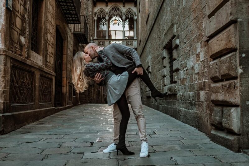 Barcelona: Gothic Quarter Cinematic Photoshoot and Guide - Exploring the Gothic Quarter: What to Expect