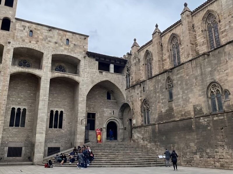Barcelona: Gothic Quarter Group or Private Tour - What You’ll Experience
