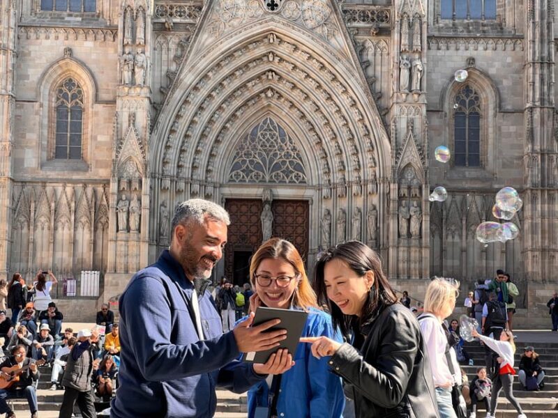 Barcelona: Gothic Quarter Guided Tour with Flamenco & Tapas - Key Points