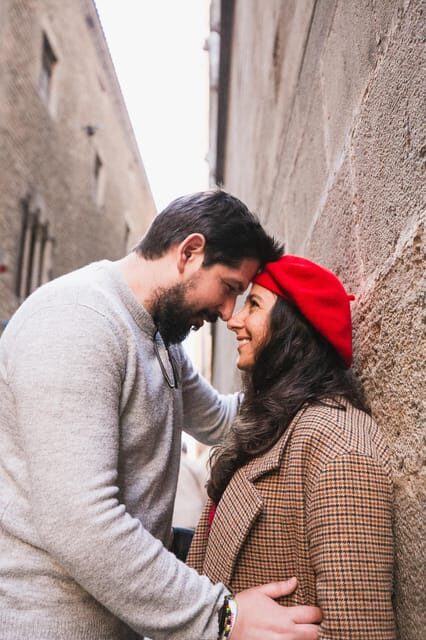 Barcelona: Gothic Quarter Private Photoshoot Experience - Who Should Consider This Experience?