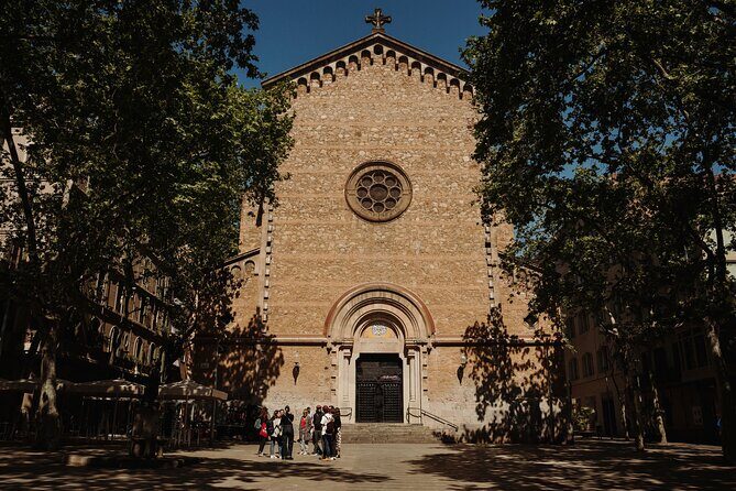 Barcelona Gracia Neighborhood Local Food & History Tour - Architectural Highlights: Gaudí and Modernism