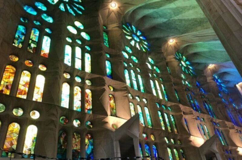 Barcelona: Guided Sagrada Familia Tour & Skip-The-Line Entry - Exploring the Tour Itself