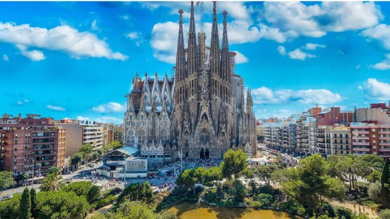 Barcelona: Guided visit of the Sagrada Familia - Barcelona: Guided visit of the Sagrada Familia
