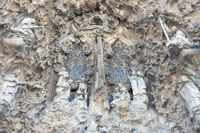 Barcelona: Highlights of Sagrada Familia Max 6 People Guided Tour - Who Should Book This Tour?