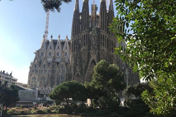 Barcelona: Highlights of Sagrada Familia Max 6 People Guided Tour - The Sum Up