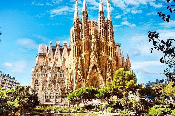 Barcelona Highlights Private Tour with Port or Hotel Transfers - Key Points