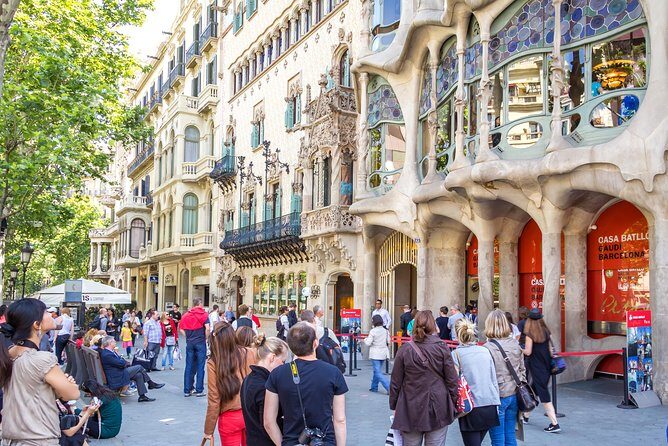 Barcelona Highlights Tour and Montserrat Monastery with Hotel Pick-up - Who Should Consider This Tour?