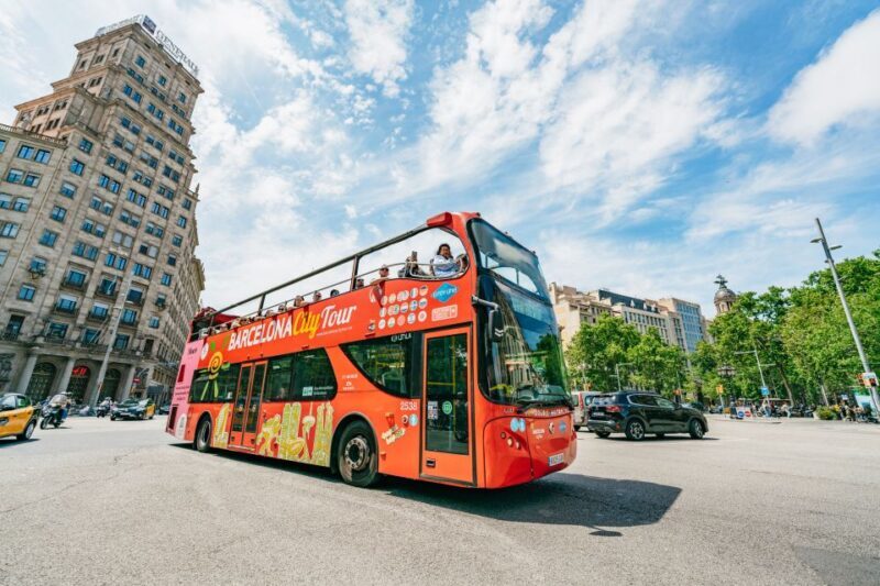 Barcelona: Hop-On Hop-Off Bus & Aquarium Tour - Key Points