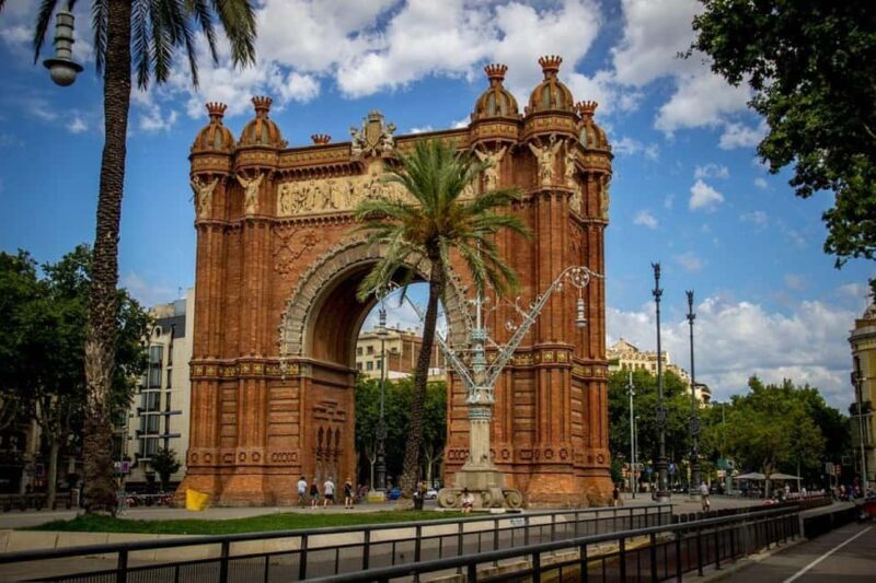 Barcelona Layover Experience: Must-See City Highlights - Key Points