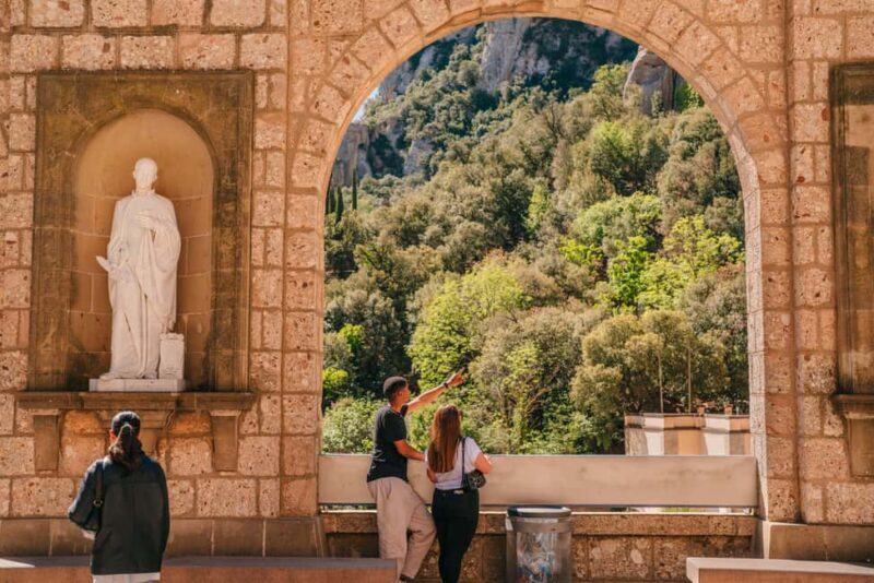 Barcelona: Montserrat Monastery & Sagrada Familia Tour - Key Points