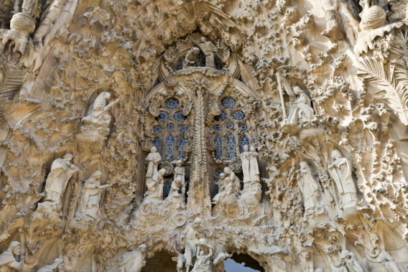 Barcelona: Montserrat & Sagrada Familia Guided Tour - Transportation and Timing: Why They Matter