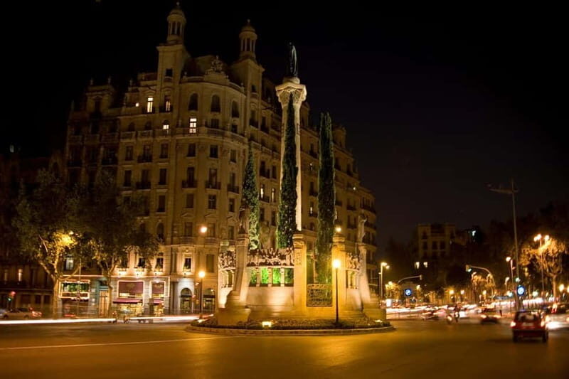 Barcelona: Night Bus Tour with Live Guide - Experience the Night Magic of Barcelona on a Bus Tour