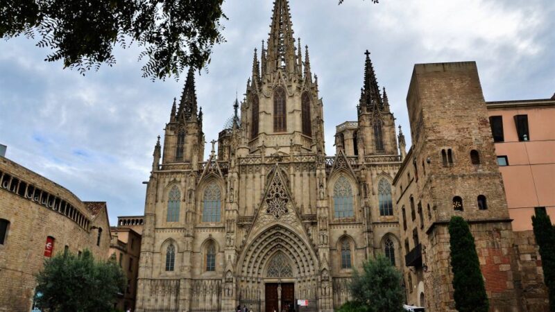 Barcelona: Old Town and Gothic Quarter Walking Tour - Barcelona: Old Town and Gothic Quarter Walking Tour