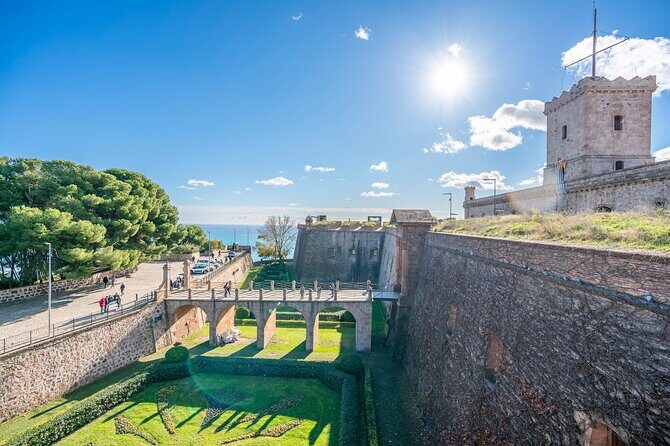 Barcelona: Old Town, Montjuic Castle, Cable Car Small Group Tour - Potential Drawbacks and Considerations