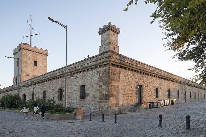 Barcelona: Old Town, Montjuic Castle, Cable Car Small Group Tour - FAQ