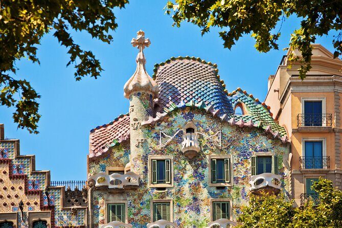 Barcelona Old Town Walking Tour & Optional Casa Battlo Ticket - A Deep Dive into the Barcelona Old Town Walking Tour