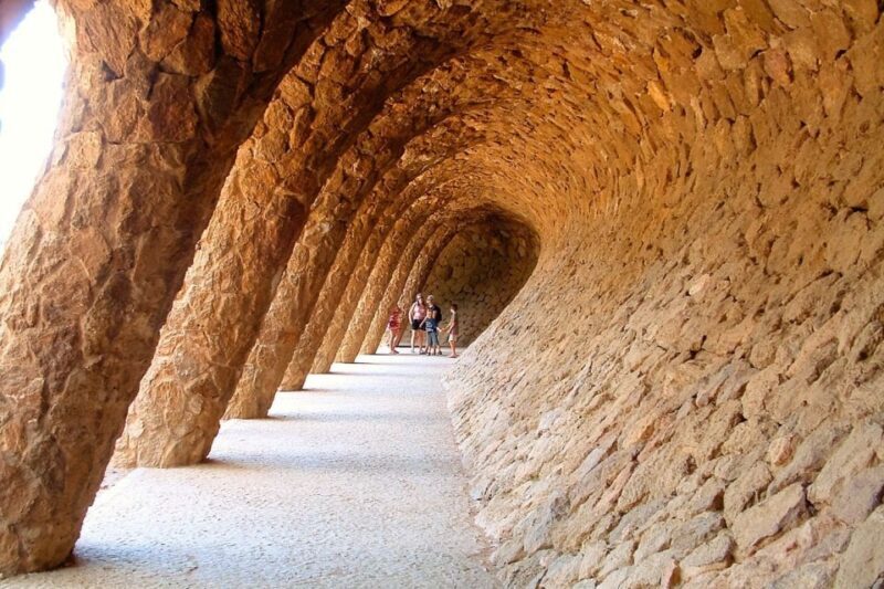 Barcelona & Park Güell: Private Half-Day Tour with Pickup - Visiting the Architectural Gems