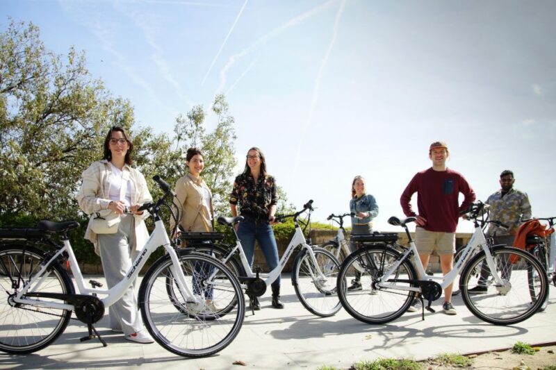 Barcelona Photo Highlights 4h Small Group eBike Tour - Key Points