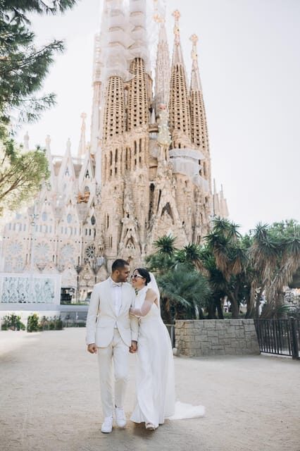 Barcelona: Photoshoot Tour Old Town, Gothic Quarter - The Sum Up