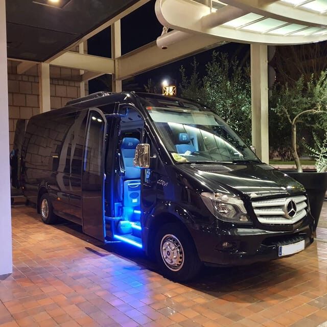 Barcelona: Private City Tour 1-16 passengers - Exploring Barcelona in Comfort and Style: A Private City Tour for Up to 16 People