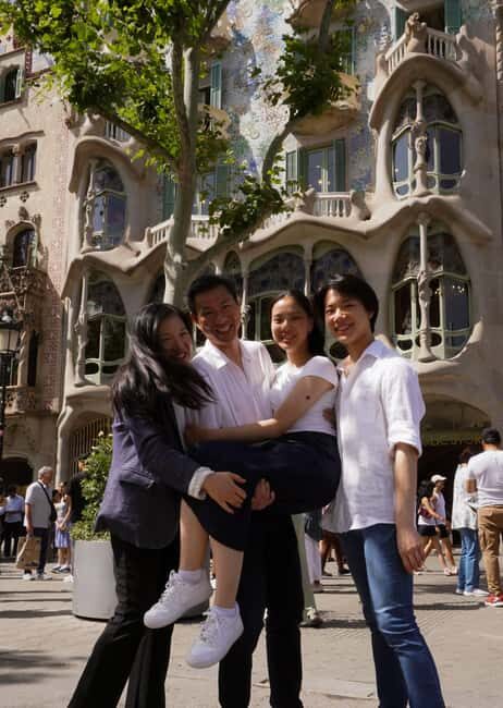 Barcelona - Private Family Photoshoot at Sagrada Familia - Exploring the Experience: What to Expect