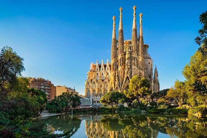 Barcelona Private Half-Day Sightseeing Tour in with Hotel Pick-up - A Close Look at the Tour