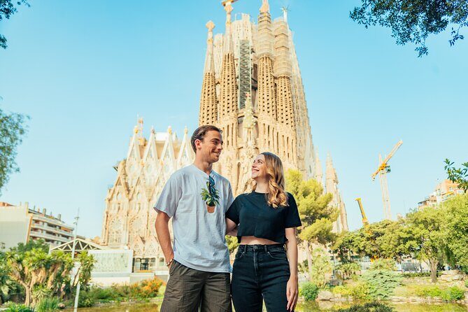 Barcelona : Private Photoshoot Outside Sagrada Familia - Key Points